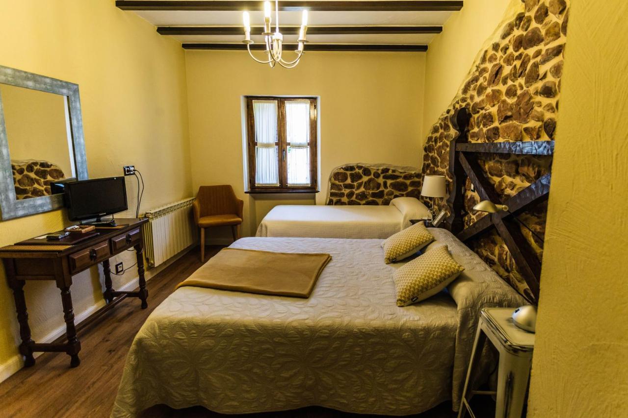 Posada Real La Montanesa Corrales De Buelna Ngoại thất bức ảnh