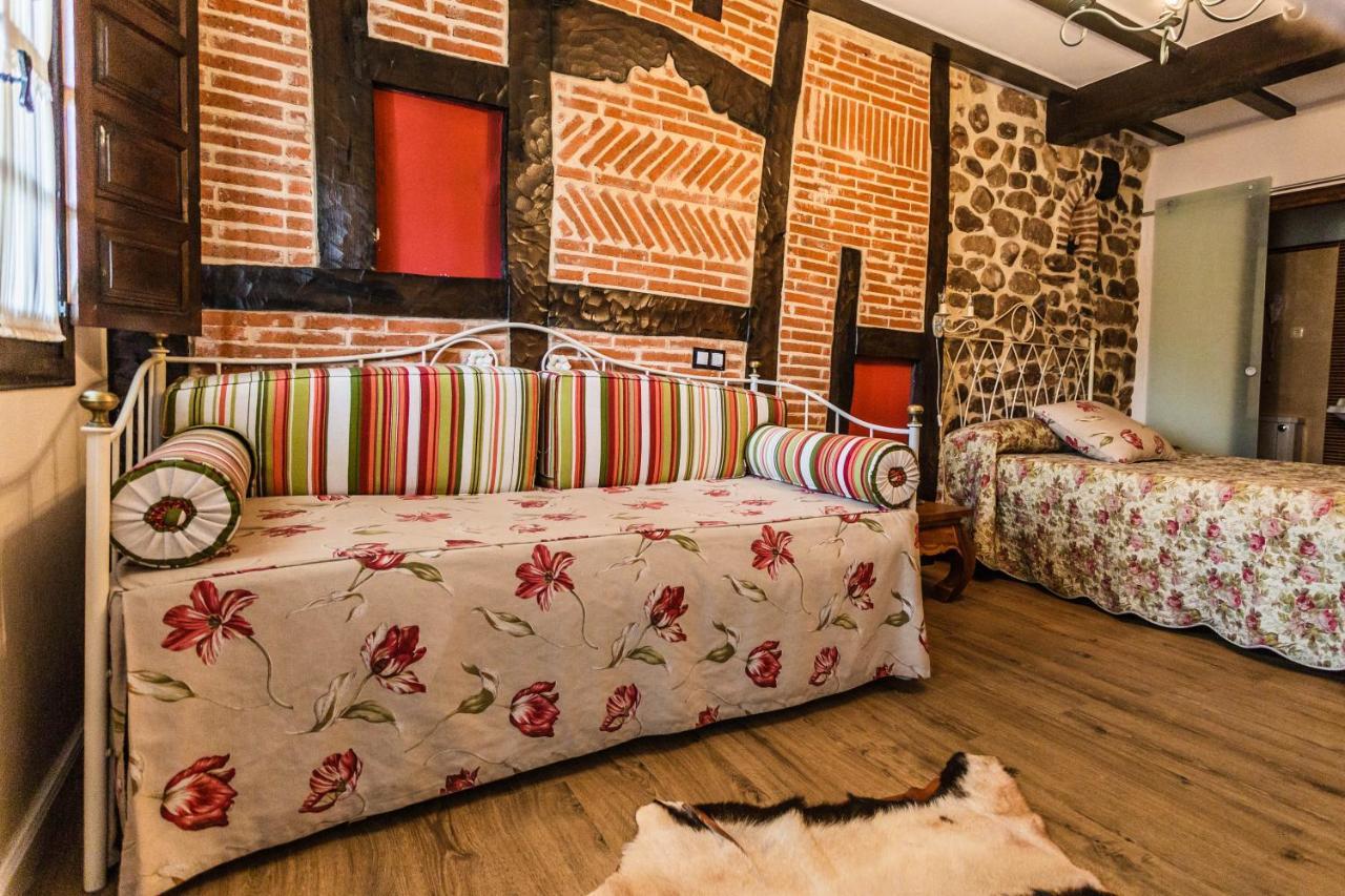 Posada Real La Montanesa Corrales De Buelna Ngoại thất bức ảnh