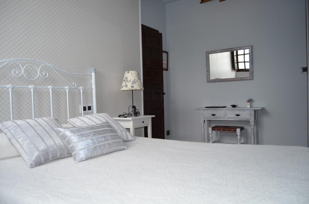 Posada Real La Montanesa Corrales De Buelna Phòng bức ảnh