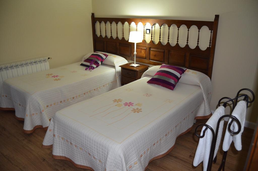 Posada Real La Montanesa Corrales De Buelna Ngoại thất bức ảnh